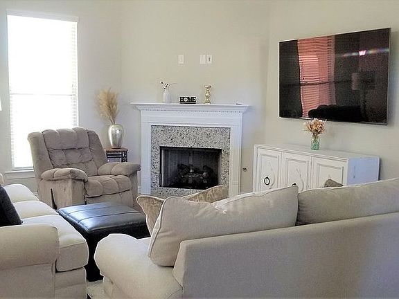5th image of 203 Piper Dr