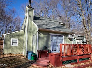 392 Gold Finch Rd, Bushkill, PA 18324