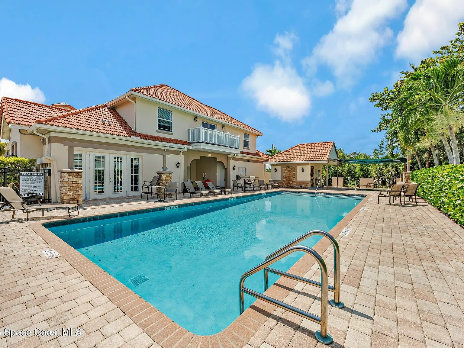3 bed, 2.5 bath, 1565 sqft, $2,300 — Photo 2