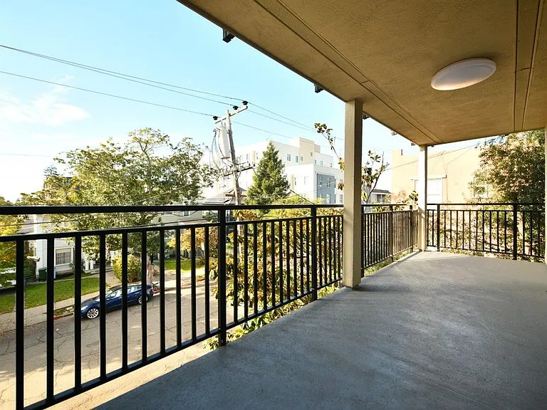 2537 Regent St — Photo 11