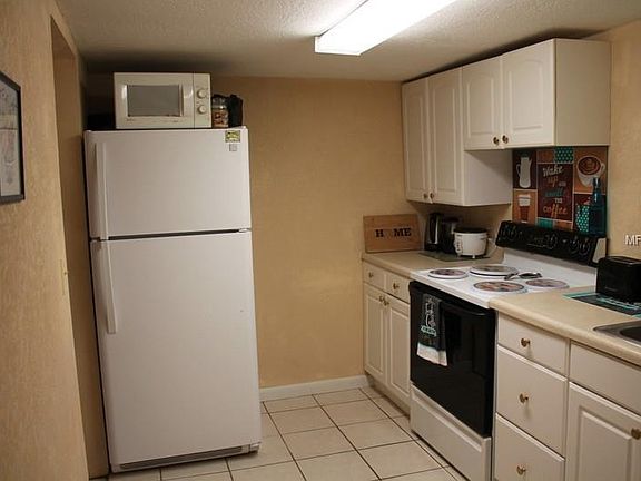 3rd image of 525 N Hillsborough Ave