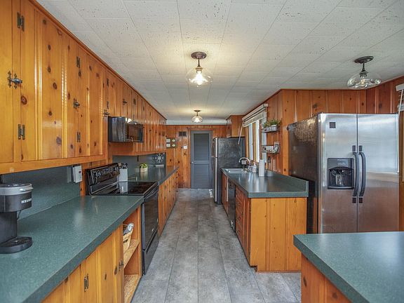 2nd image of 23283 Lakeview Dr