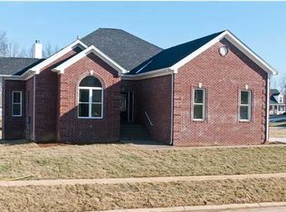 5001 Flora Springs Cir, Louisville, KY 40299