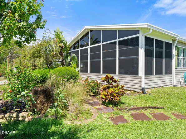 291 Navajo Dr, Oak Hill, FL 32759