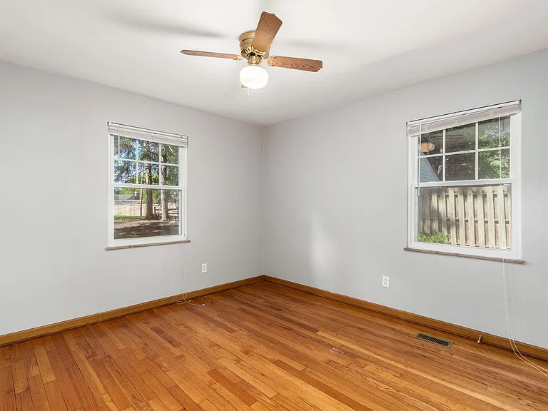 109 E Riverglen Dr — Photo 15
