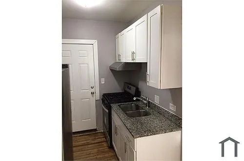 11027 S King Dr Photo 1