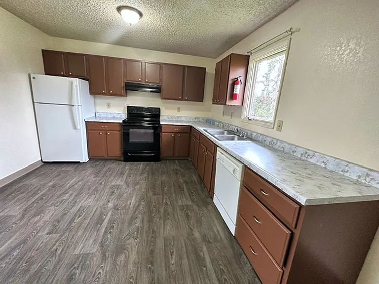 325 N Hoyt St — Photo 10