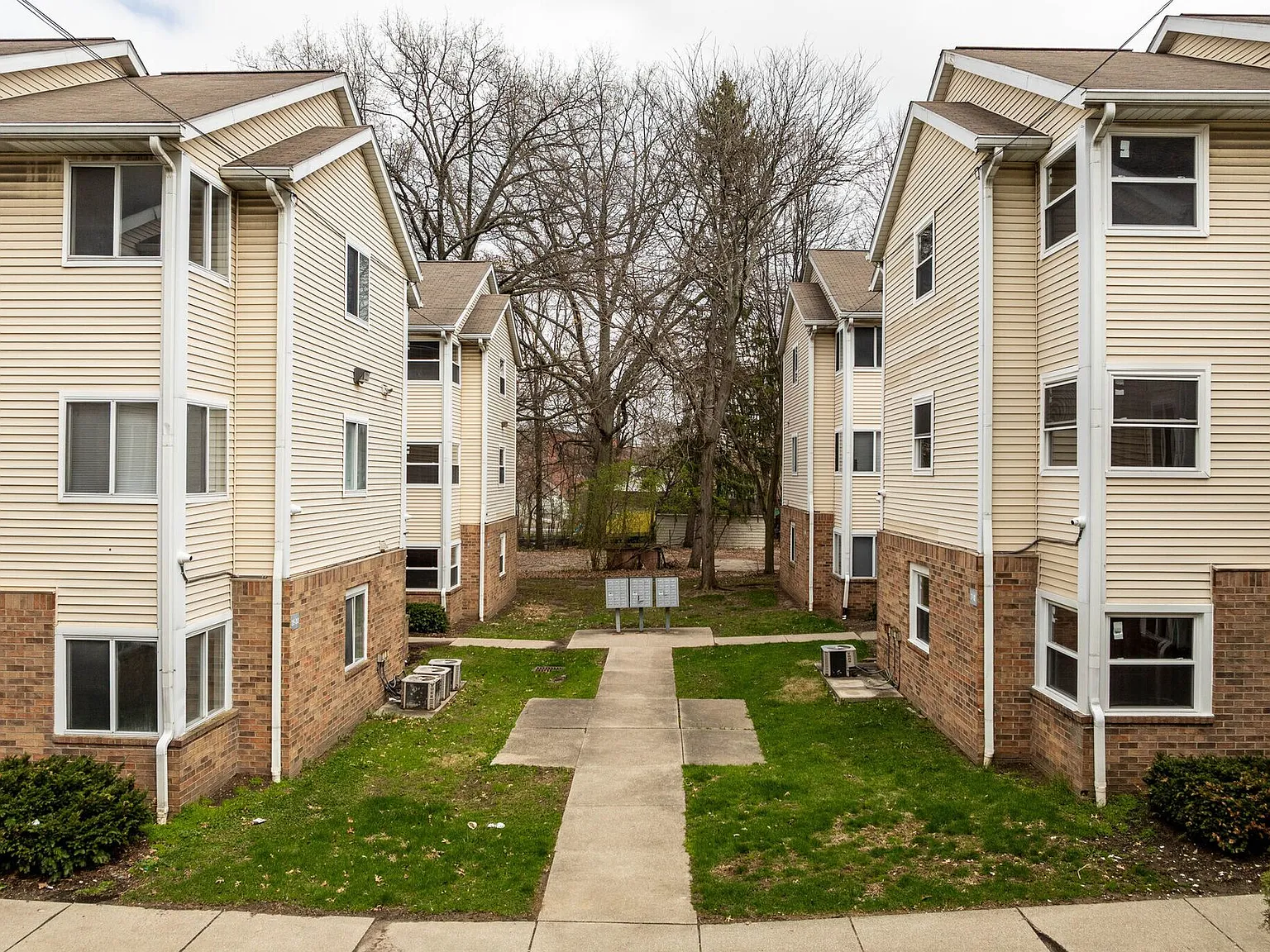 University Commons Apartments — Photo 3