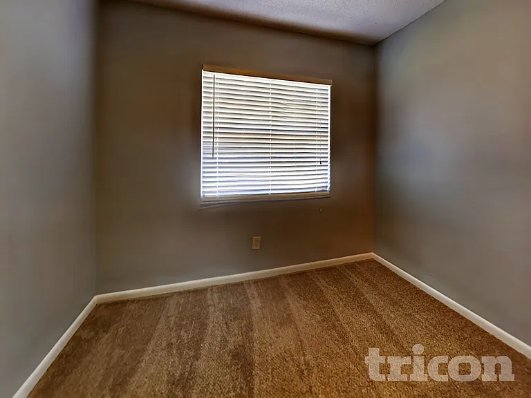 1947 Crown Park Dr — Photo 9
