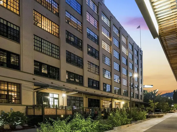 1400 NW Irving St APT 723, Portland, OR 97209