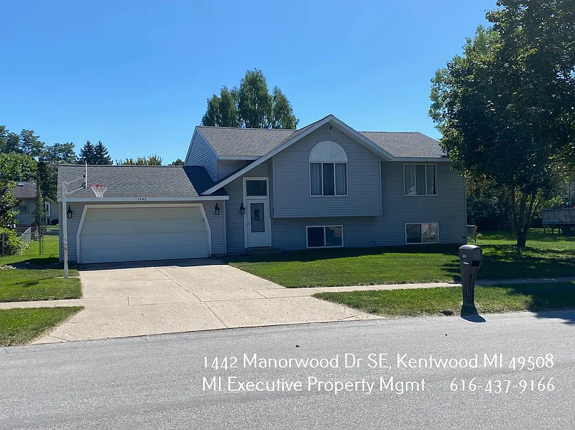 1442 Manorwood Dr SE