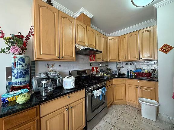 2nd image of 301 Bay 20th St