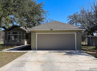 1210 Libold Dr, Devine, TX 78016