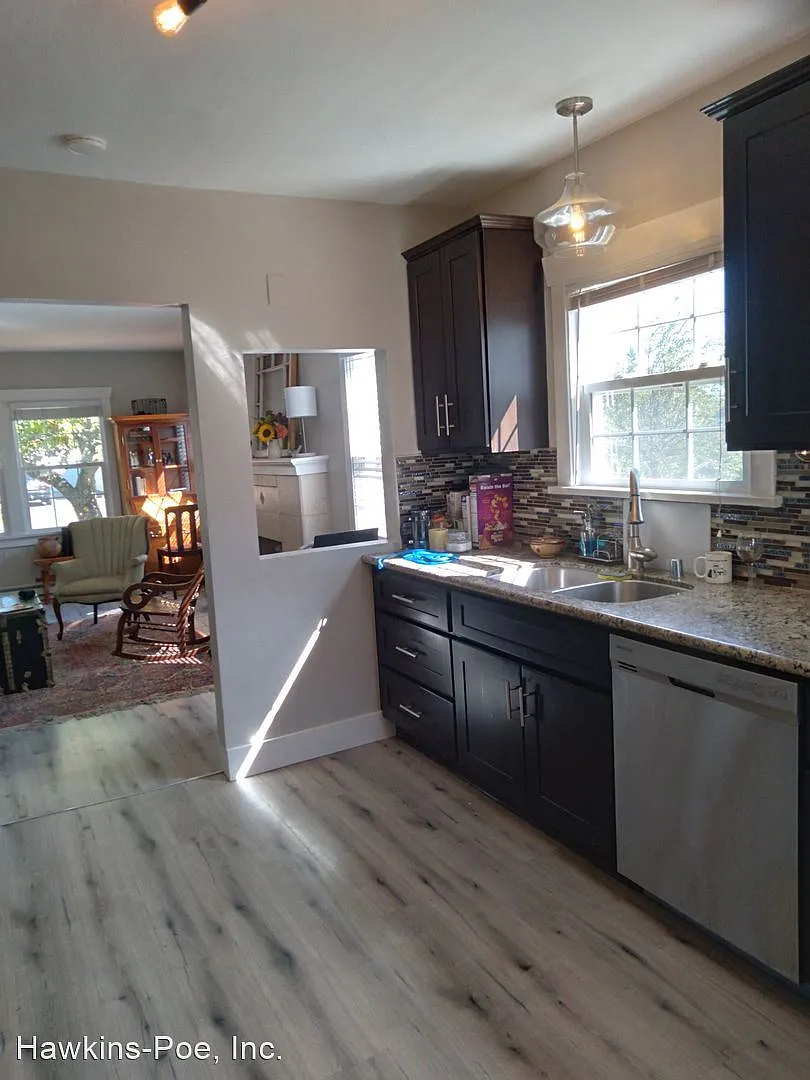228 S 45th St photo 1