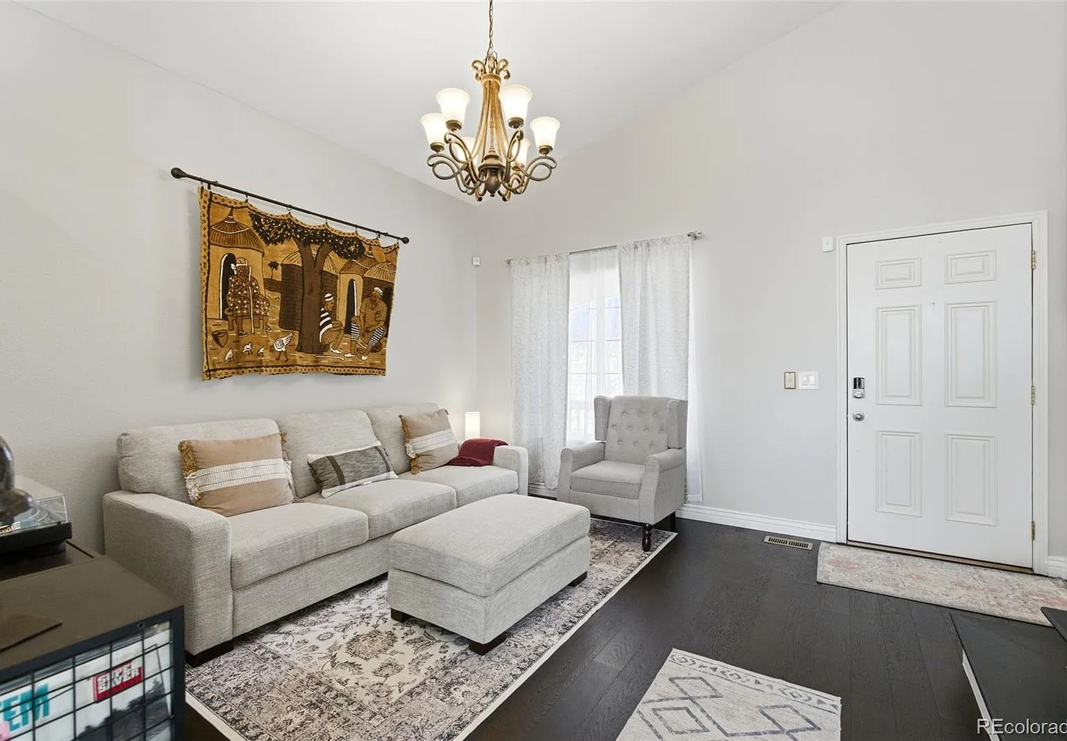 3 bed, 3.5 bath, 1682 sqft, $3,200 — Photo 2