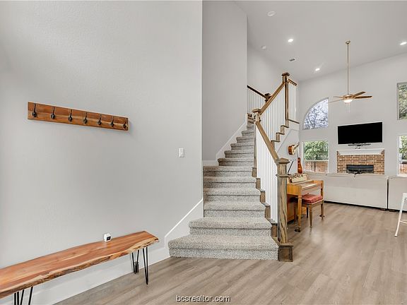2nd image of 1805 Twin Oaks Cir