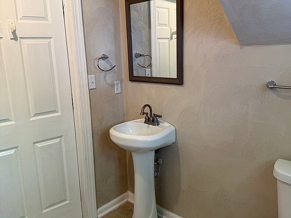 3rd image of 5400 Grand Lake Cres