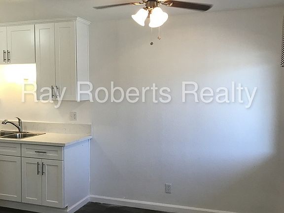 4th image of 15735 Blaine Ave APT 1