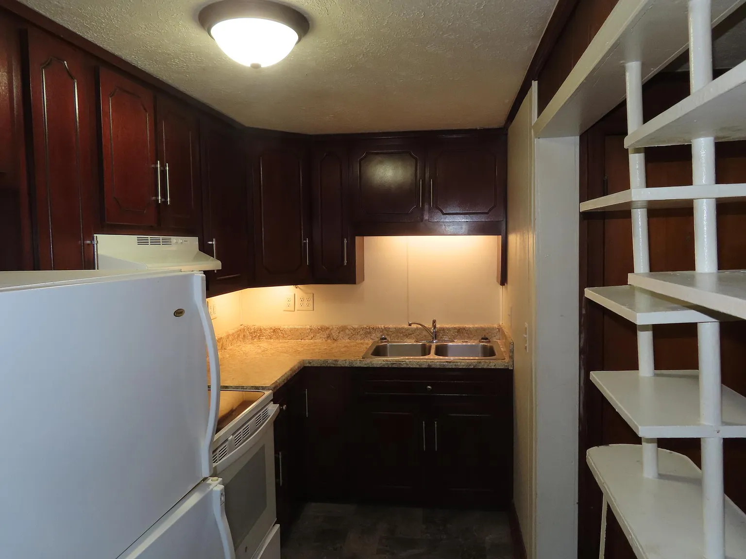 Studio, 325 sqft, $675 — Photo 3