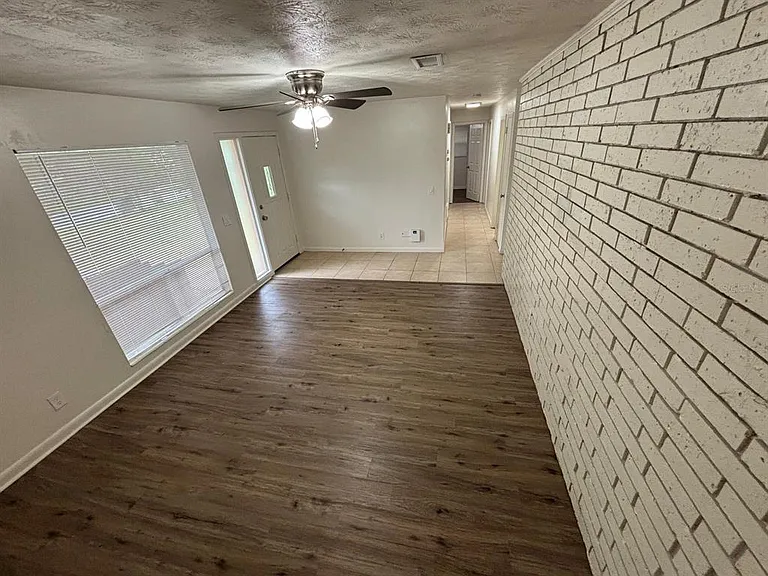 1121 NE 13th Ave — Photo 3