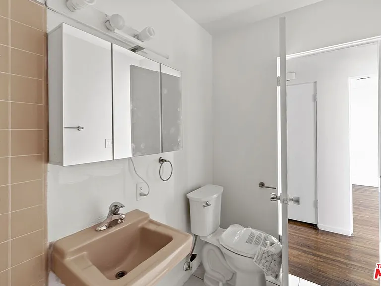 1233 Barry Ave #201 — Photo 2