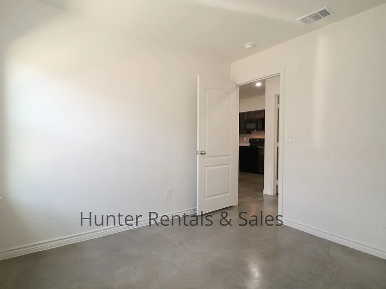 6109B Amelia Earhart Blvd — Photo 23