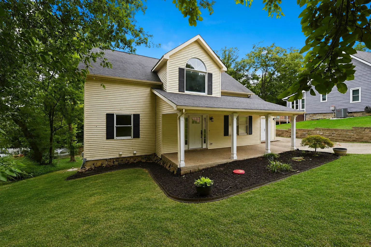 4 bed, 3.5 bath, 2974 sqft, $2,895 — Photo 2