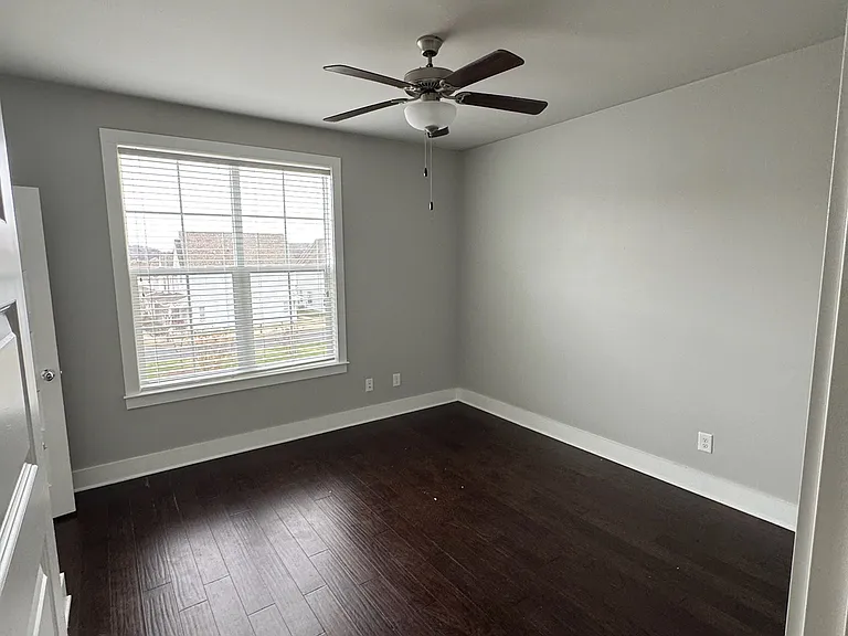 792 Cottage Park Dr — Photo 1