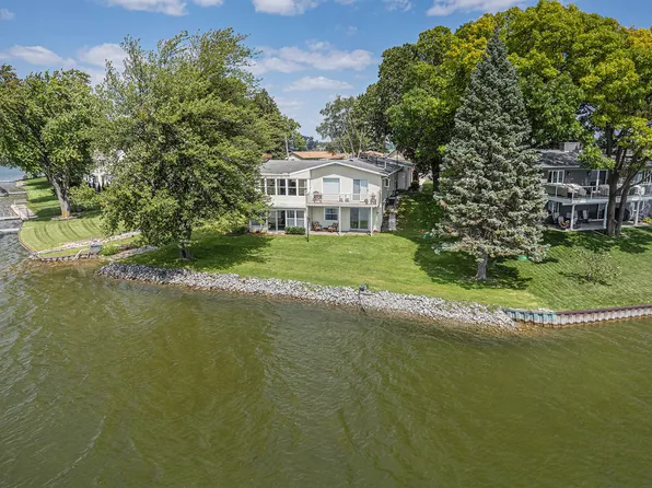 152 Castlewood Dr, Brooklyn, MI 49230