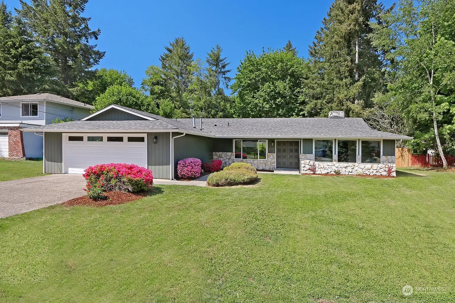 2012 Excelsior Drive SE photo 1