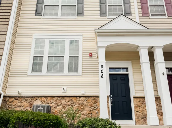 808 E Wing St, Arlington Heights, IL 60004