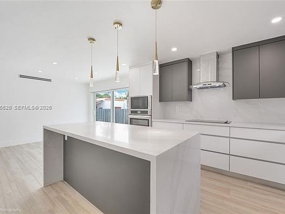 5th image of 1654 SW 18th Ave #1654