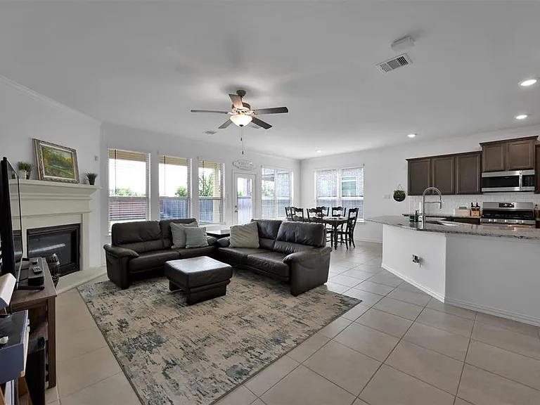 Red Buckeye Dr — Photo 4