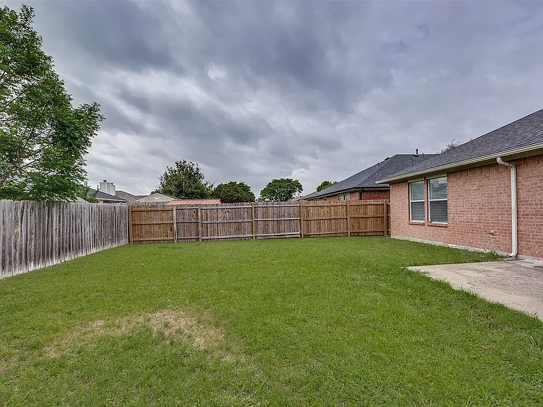 202 Trenton Dr — Photo 7