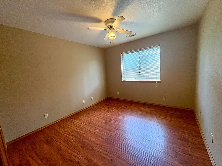 1636 W Ashley Way — Photo 14