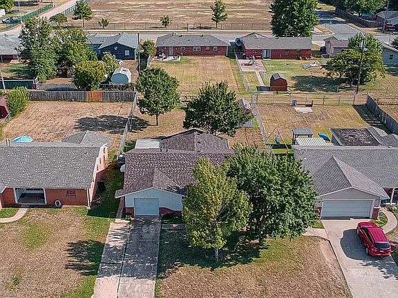 3rd image of 1406 W Mississippi Ave