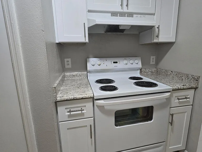 2212 Florida Dr #2 — Photo 4