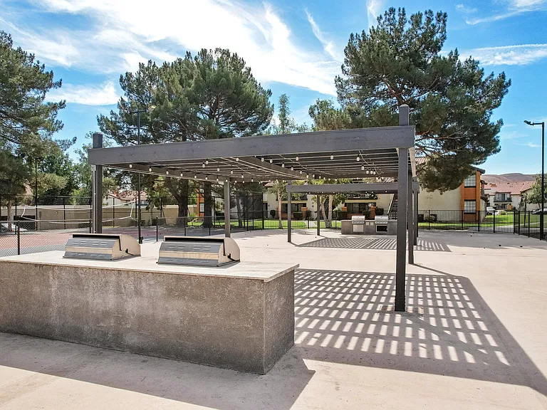Acacia Park Apartments — Photo 9