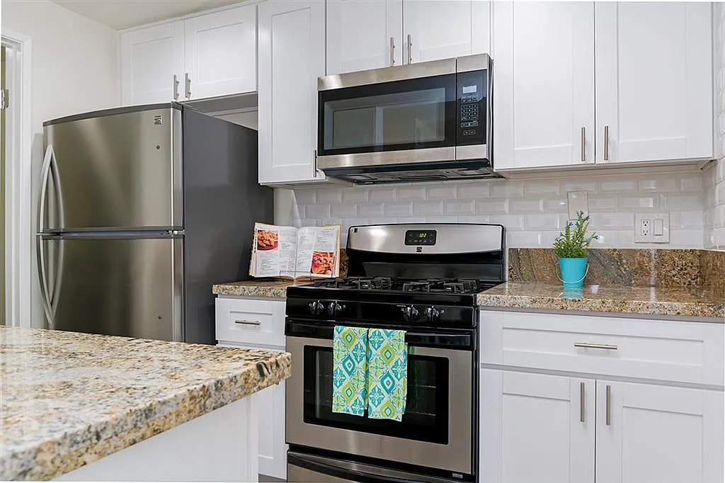 552 Canyon Dr — Photo 1