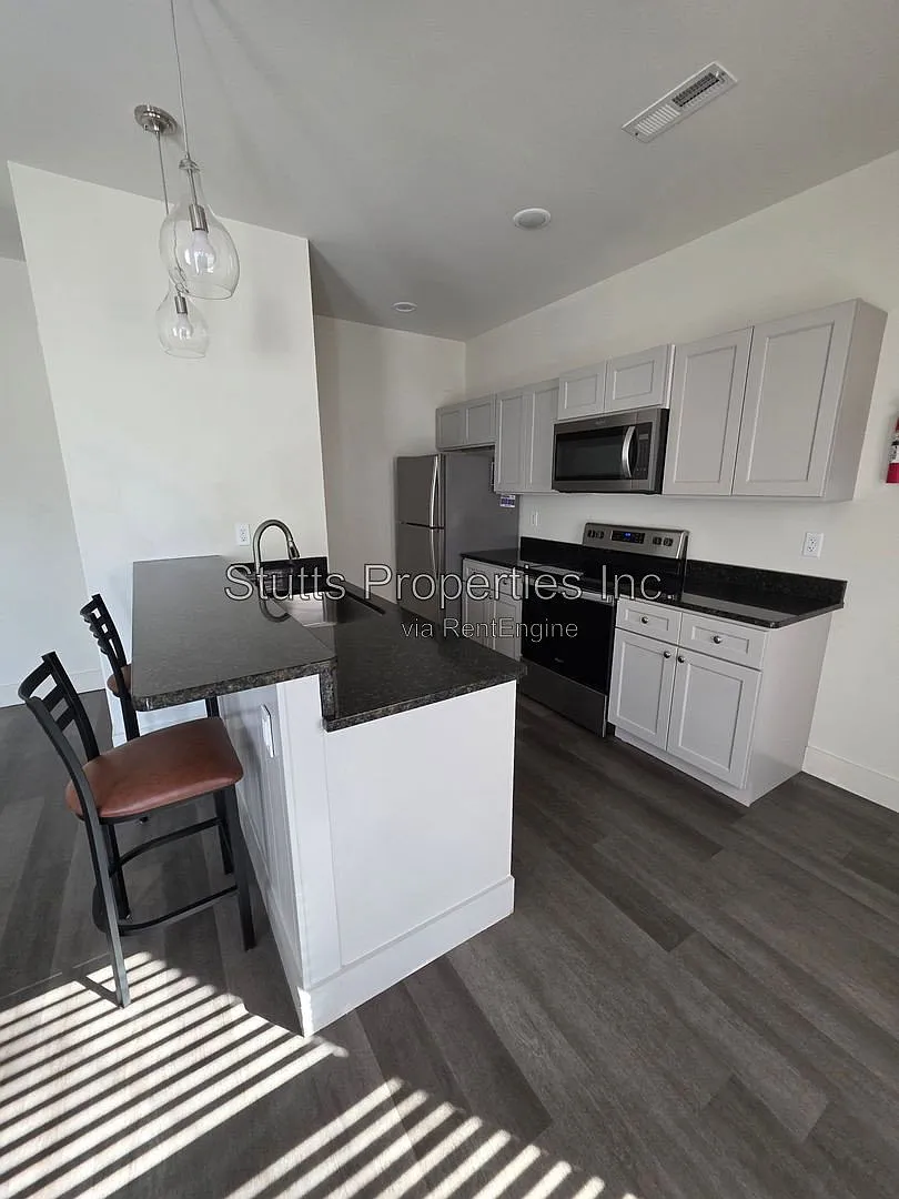 2 bed, 2.0 bath, $995 — Photo 4