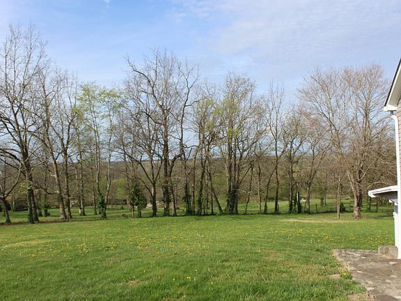4th image of 591 Old Lebanon Rd