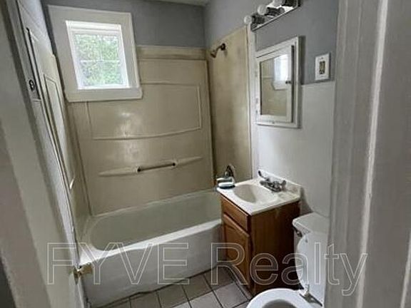 4th image of 2236 Suffolk St
