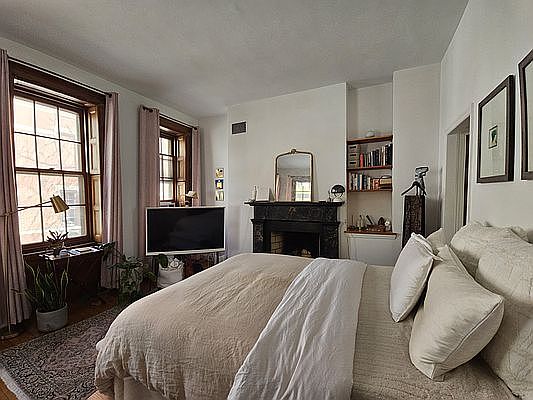 1st image of 117 Bedford St #2