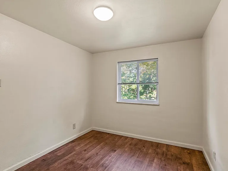 Westport Edge Apartments — Photo 54