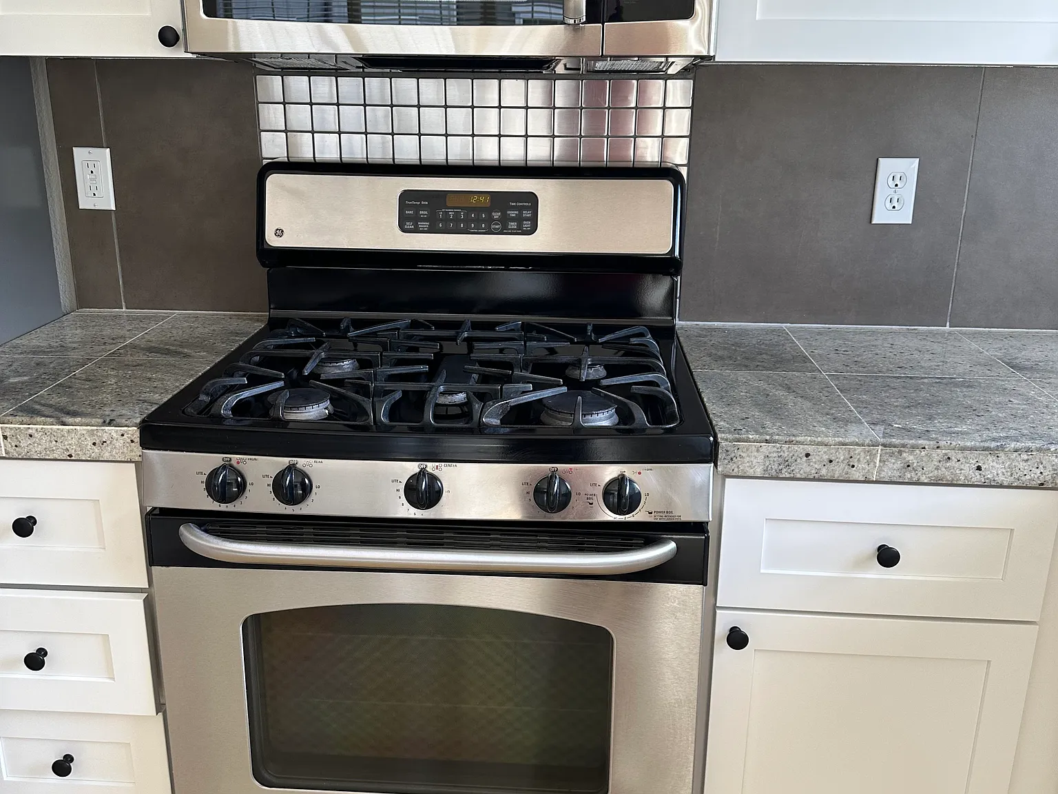 2 bed, 2.5 bath, 1249 sqft, $2,100 — Photo 3