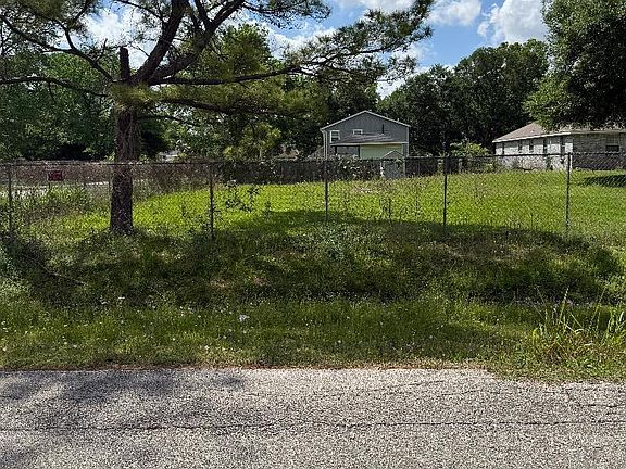 4th image of 15910 Greens Rd