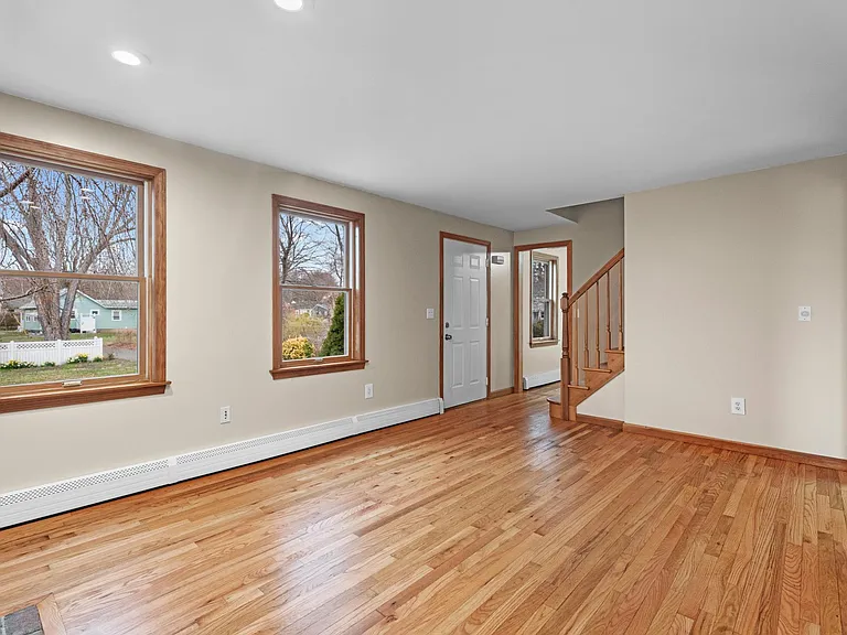 62 Brookside Ave E — Photo 10