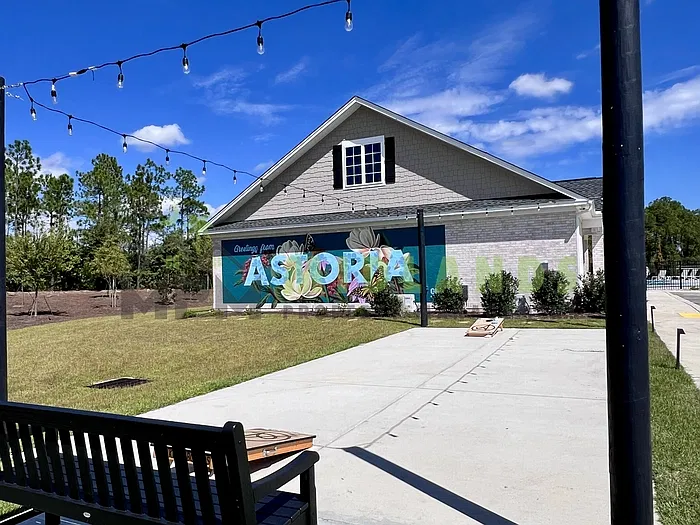 3 bed, 2.5 bath, 1288 sqft, $1,899 — Photo 2