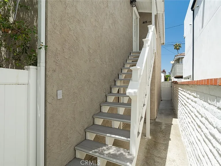 415 1/2 Heliotrope Ave — Photo 19