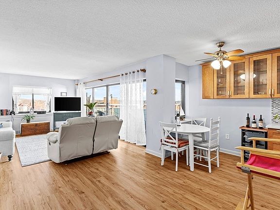 5th image of 300 Lynn Shore Dr APT 908